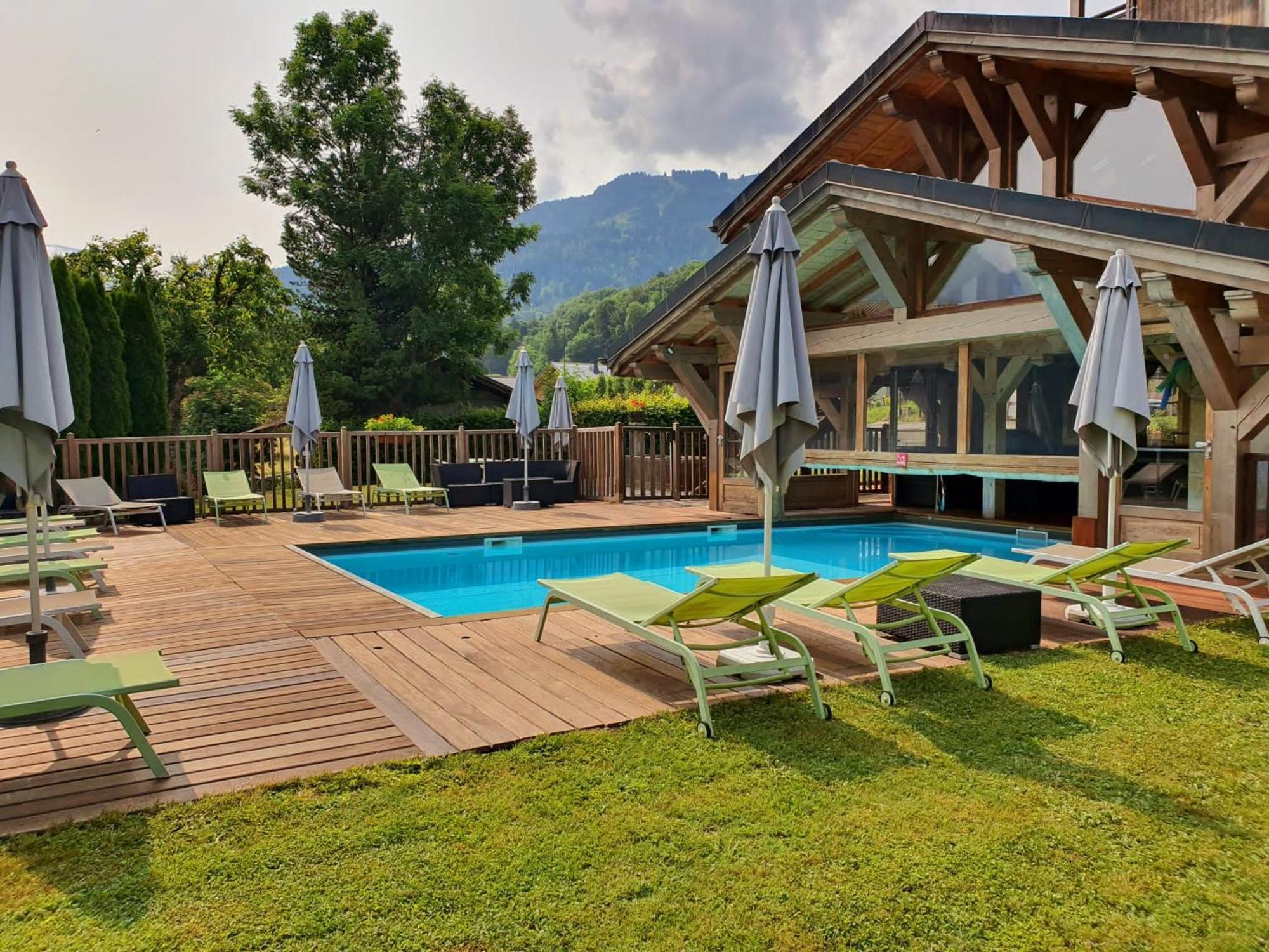Hotel-Spa Le Morillon Charme & Caractere Екстериор снимка