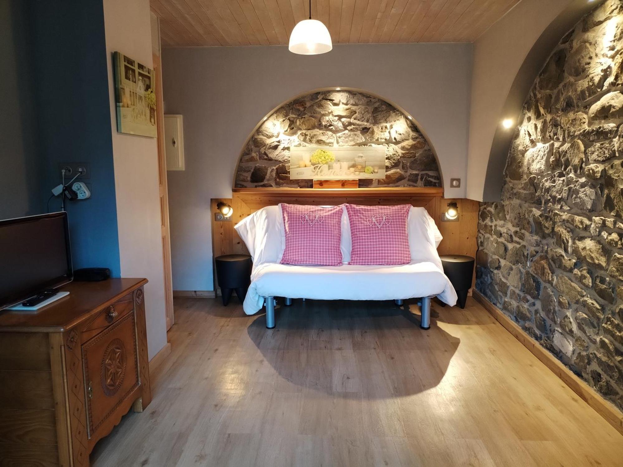 Hotel-Spa Le Morillon Charme & Caractere Екстериор снимка