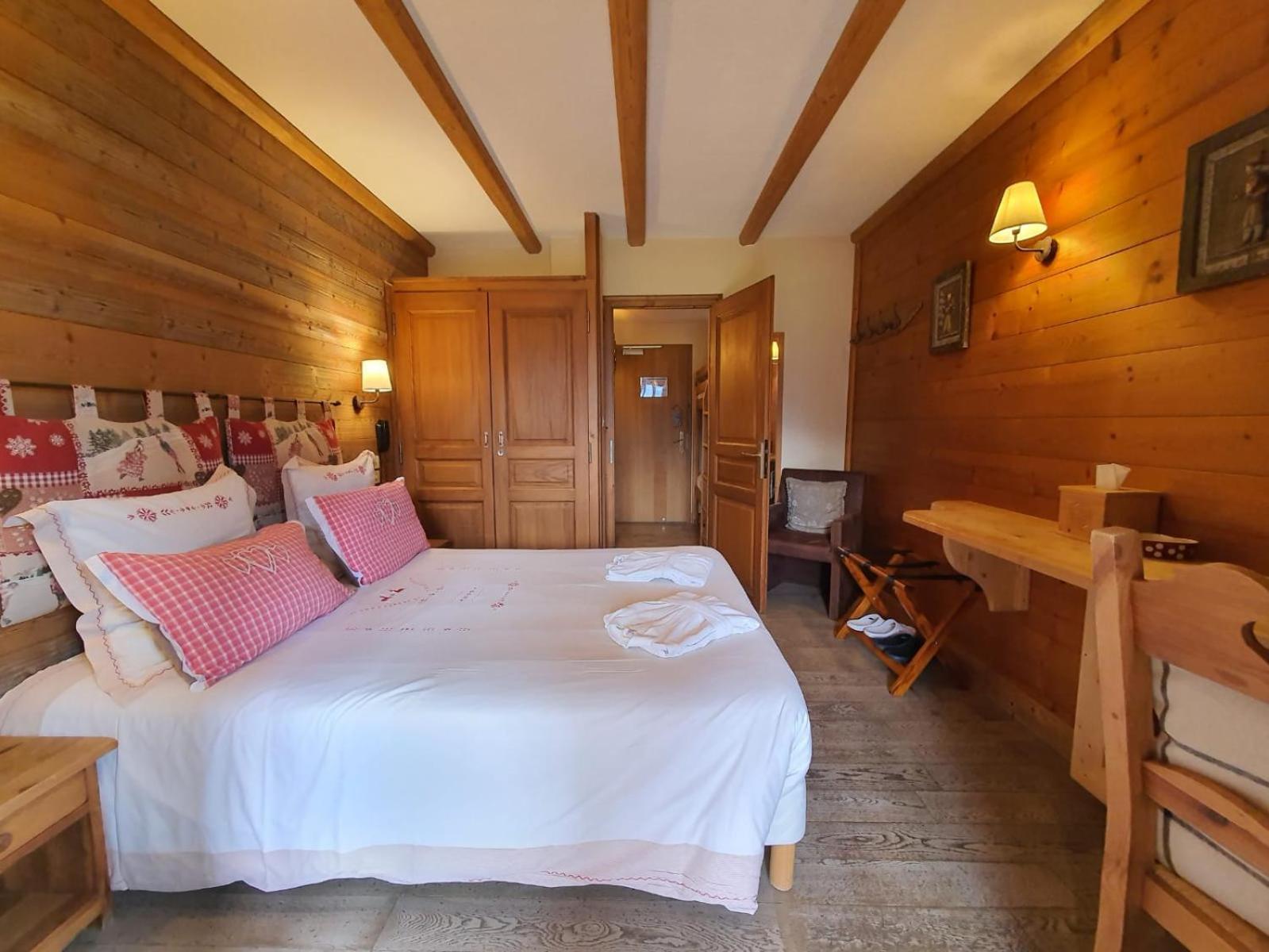 Hotel-Spa Le Morillon Charme & Caractere Екстериор снимка